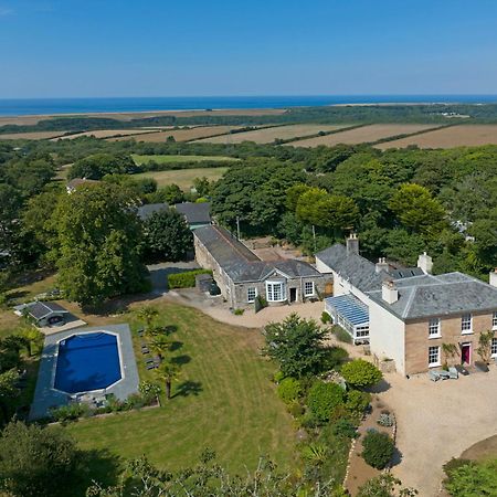 Red River Stables - Peaceful, Beautiful Grounds, Swimming Pool, Central Location For West Cornwall Camborne Exterior foto