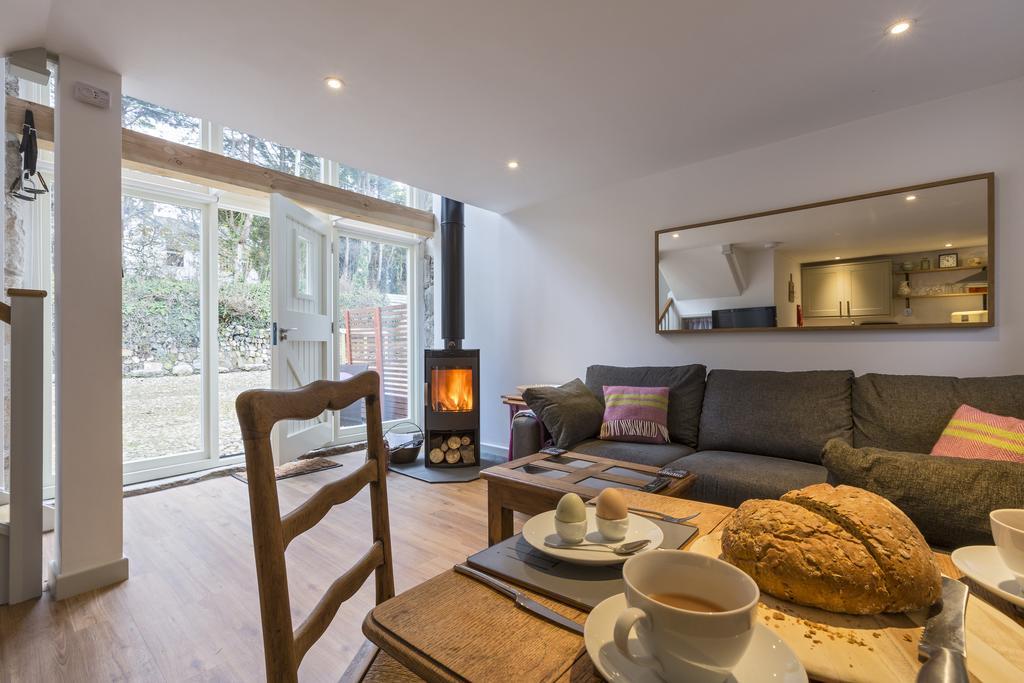 Red River Stables - Peaceful, Beautiful Grounds, Swimming Pool, Central Location For West Cornwall Camborne Exterior foto
