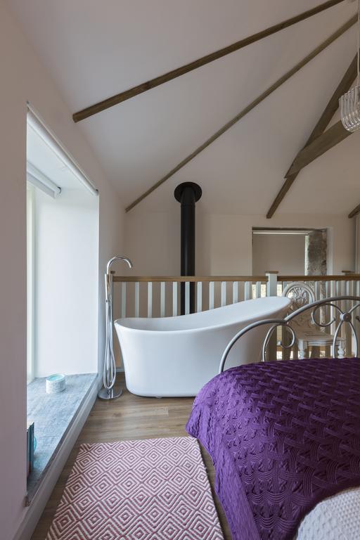 Red River Stables - Peaceful, Beautiful Grounds, Swimming Pool, Central Location For West Cornwall Camborne Exterior foto