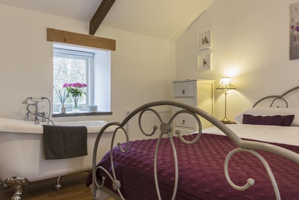 Red River Stables - Peaceful, Beautiful Grounds, Swimming Pool, Central Location For West Cornwall Camborne Exterior foto